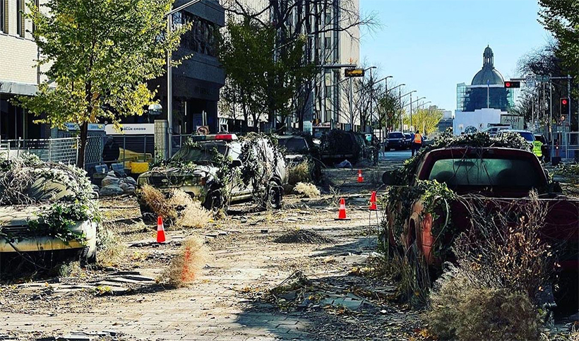 Foto do set de filmagens da série de The Last of Us mostra Joel e Ellie